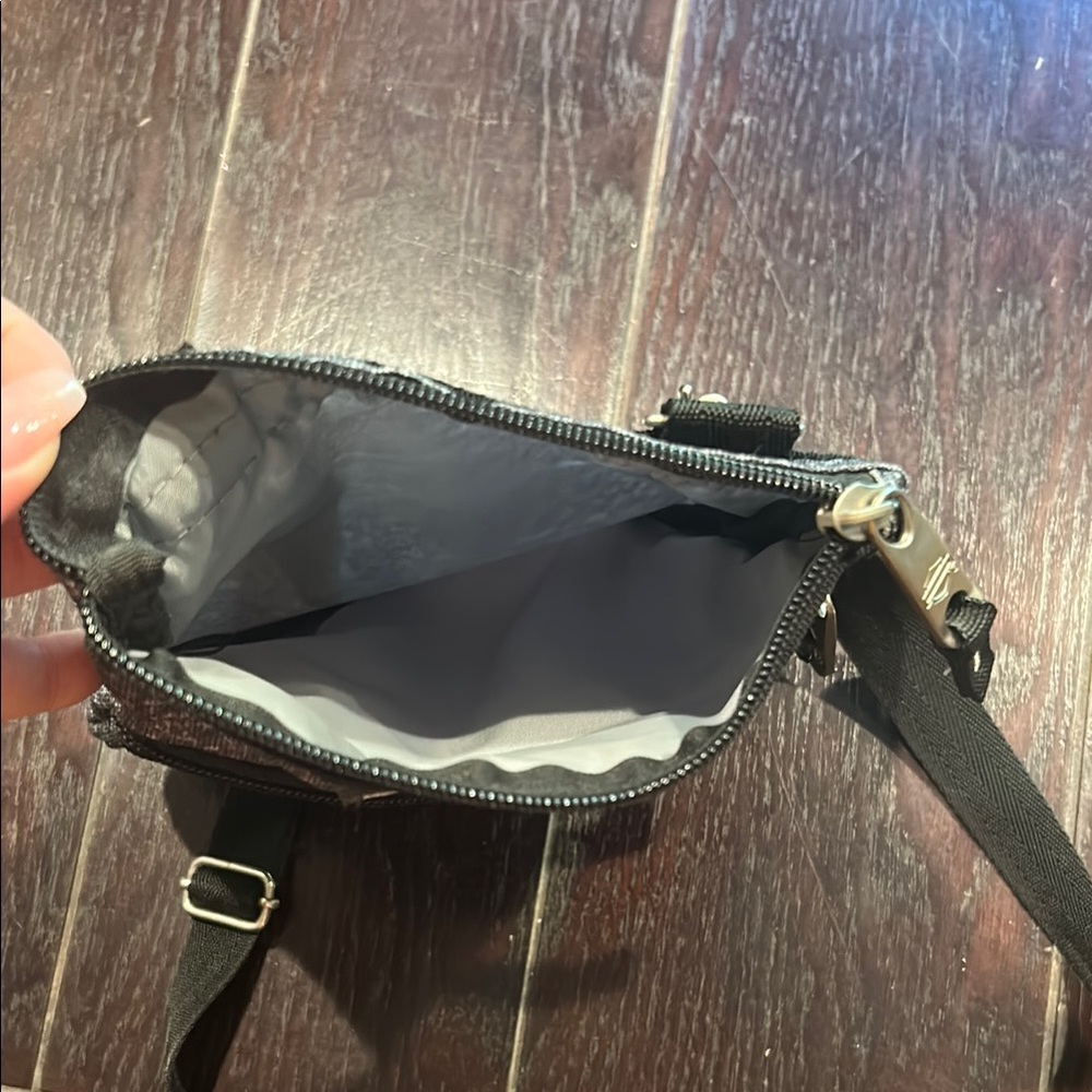Harley-Davidson Motorcycles Black Gray Crossbody Bag with multiple zip pockets - Picture 4 of 4